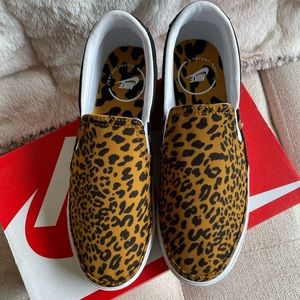 NEVER BEEN WORN: Cheetah print Nike slip on sneakers